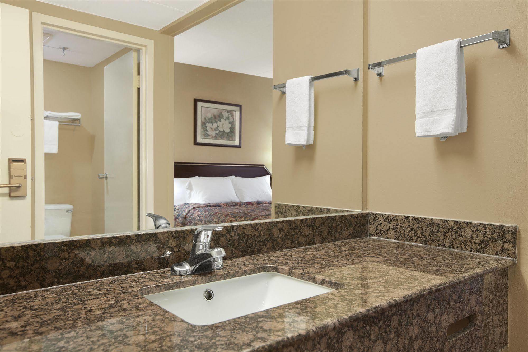 Days Inn By Wyndham Hagerstown I-70 Kültér fotó